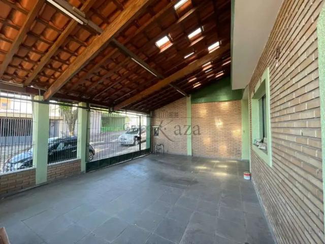 Casa / Sobrado para Venda em São José dos Campos/SP Bosque dos Eucaliptos 4 Quartos