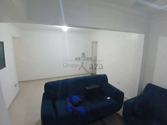 Casa / Sobrado para Venda em São José dos Campos/SP Jardim Motorama 3 Quartos