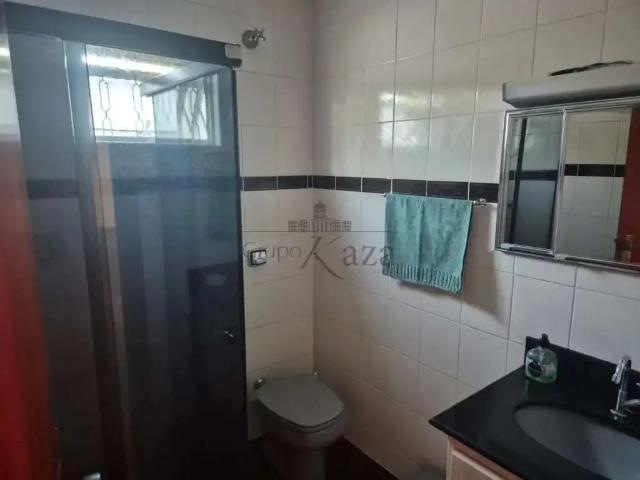 Casa / Sobrado para Venda em São José dos Campos/SP Jardim Motorama 3 Quartos