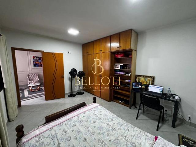 Casa / Sobrado para Venda em São José dos Campos/SP Jardim Motorama 4 Quartos