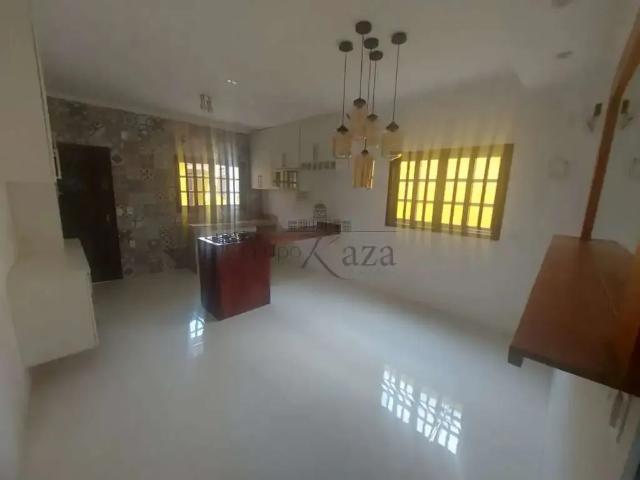 Casa / Sobrado para Venda em São José dos Campos/SP Jardim Oriente 3 Quartos