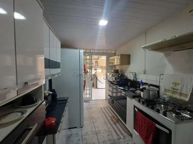 Casa / Sobrado para Venda em São José dos Campos/SP Jardim Oriente 3 Quartos