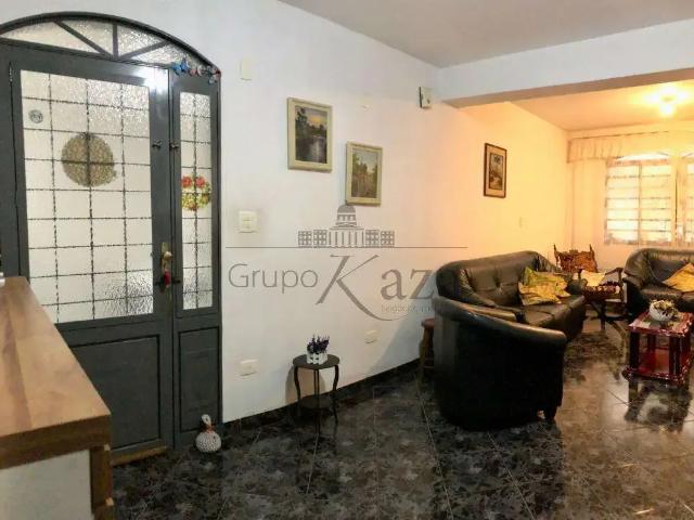 Casa / Sobrado para Venda em São José dos Campos/SP Jardim Oswaldo Cruz 3 Quartos