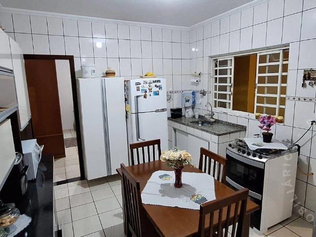 Casa / Sobrado para Venda em São José dos Campos/SP Jardim Altos de Santana 4 Quartos
