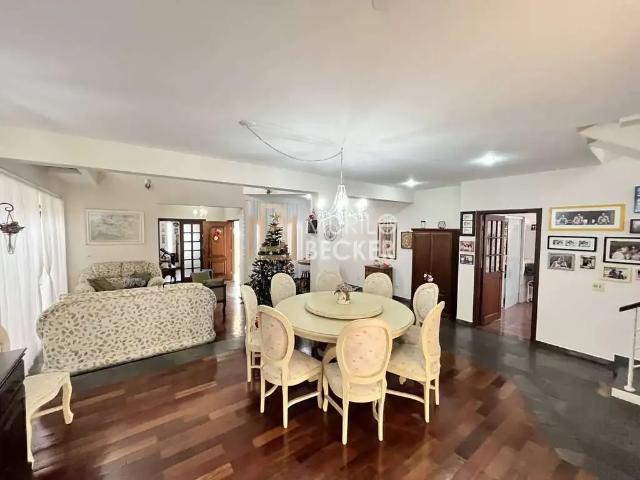 Casa / Sobrado para Venda em São José dos Campos/SP Jardim Alvorada 4 Quartos