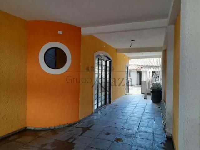 Casa / Sobrado para Venda em São José dos Campos/SP Jardim Colonial 5 Quartos