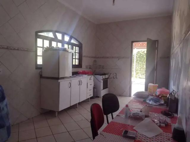 Casa / Sobrado para Venda em São José dos Campos/SP Jardim da Granja 6 Quartos