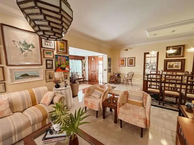 Casa / Sobrado para Venda em São José dos Campos/SP Jardim das Colinas 4 Quartos