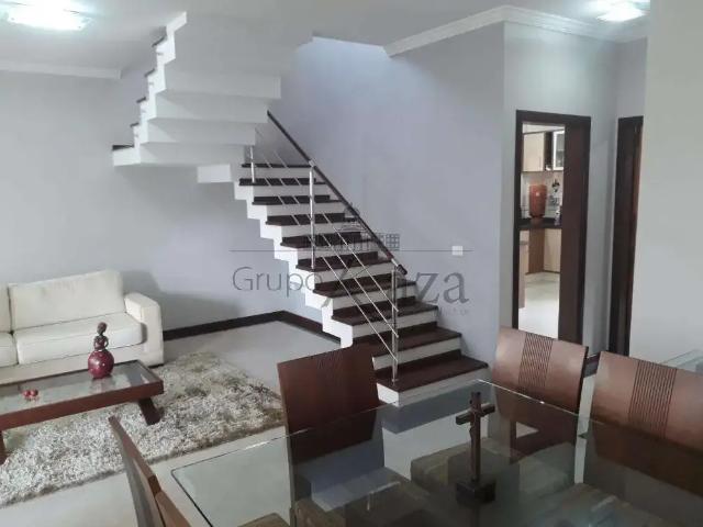 Casa / Sobrado para Venda em São José dos Campos/SP Jardim das Indústrias 3 Quartos