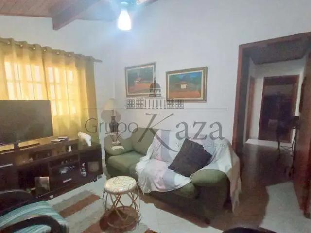 Casa / Sobrado para Venda em São José dos Campos/SP Jardim das Indústrias 3 Quartos