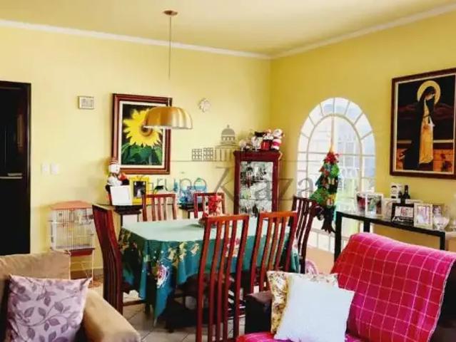 Casa / Sobrado para Venda em São José dos Campos/SP Jardim das Indústrias 3 Quartos
