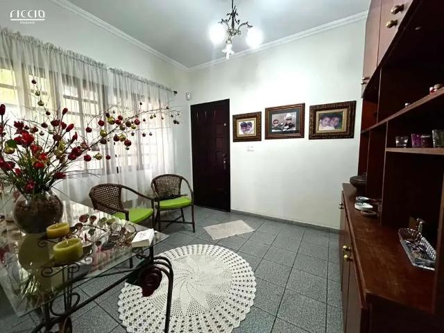 Casa / Sobrado para Venda em São José dos Campos/SP Jardim das Indústrias 3 Quartos