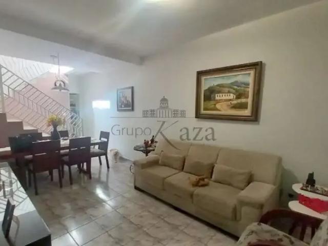 Casa / Sobrado para Venda em São José dos Campos/SP Jardim das Indústrias 3 Quartos