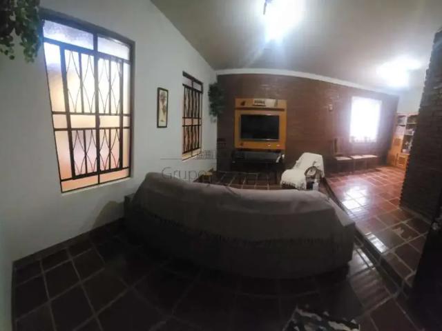 Casa / Sobrado para Venda em São José dos Campos/SP Jardim das Indústrias 4 Quartos