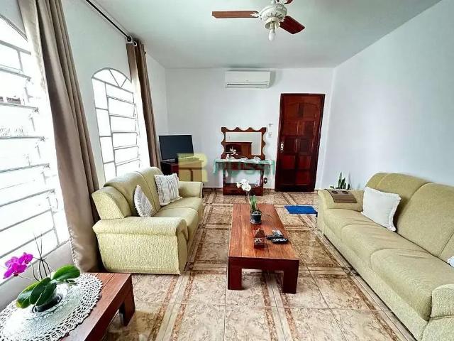 Casa / Sobrado para Venda em São José dos Campos/SP Jardim das Indústrias 4 Quartos