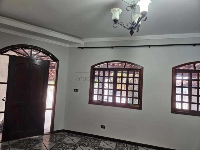 Casa / Sobrado para Venda em São José dos Campos/SP Jardim das Indústrias 4 Quartos