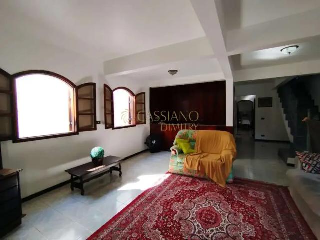 Casa / Sobrado para Venda em São José dos Campos/SP Jardim das Indústrias 4 Quartos