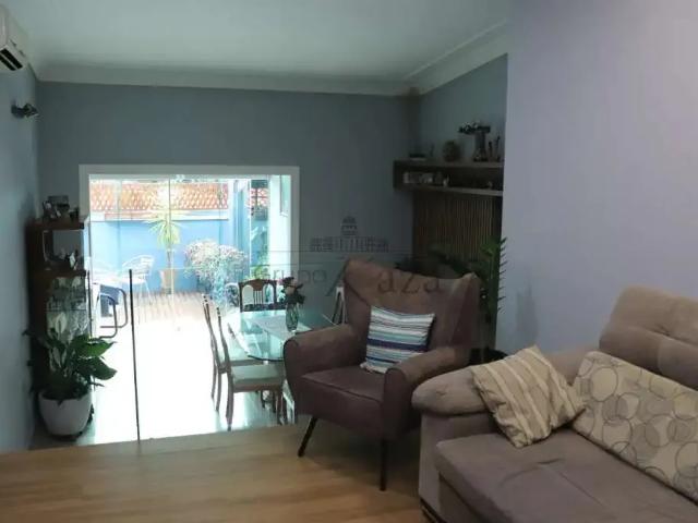 Casa / Sobrado para Venda em São José dos Campos/SP Jardim das Indústrias 4 Quartos