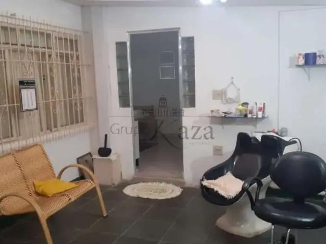 Casa / Sobrado para Venda em São José dos Campos/SP Jardim das Indústrias 4 Quartos