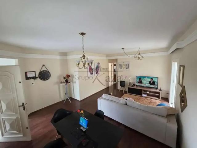 Casa / Sobrado para Venda em São José dos Campos/SP Jardim das Indústrias 4 Quartos