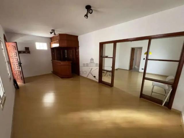 Casa / Sobrado para Venda em São José dos Campos/SP Jardim das Indústrias 4 Quartos