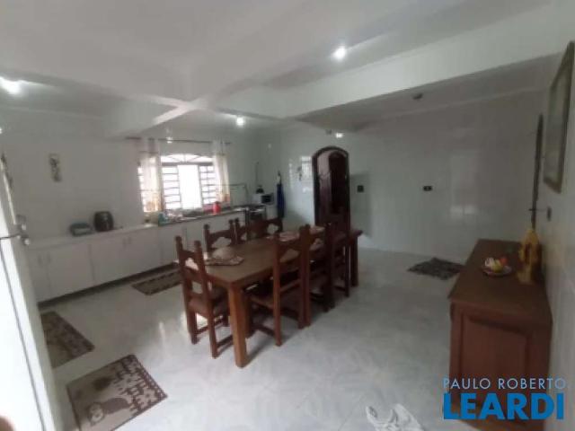 Casa / Sobrado para Venda em São José dos Campos/SP Jardim das Indústrias 5 Quartos