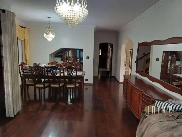 Casa / Sobrado para Venda em São José dos Campos/SP Jardim das Indústrias 5 Quartos