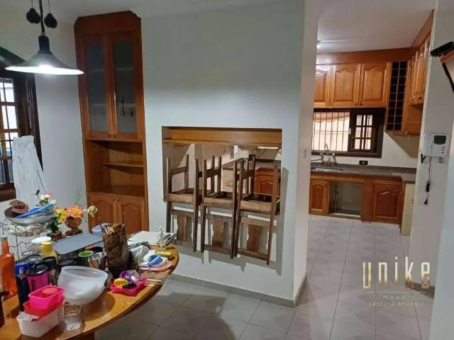 Casa / Sobrado para Venda em São José dos Campos/SP Jardim das Indústrias 5 Quartos