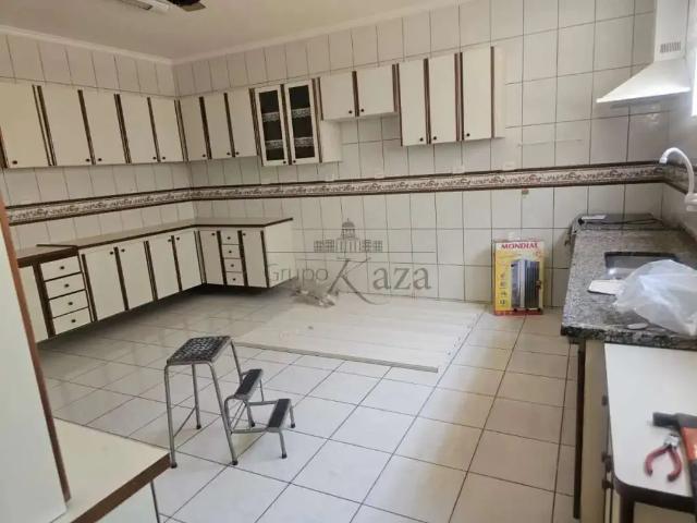 Casa / Sobrado para Venda em São José dos Campos/SP Jardim das Indústrias 6 Quartos