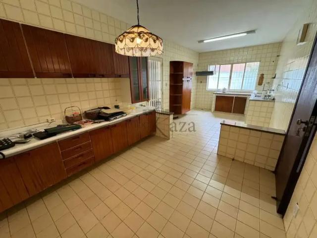 Casa / Sobrado para Venda em São José dos Campos/SP Jardim Estoril 4 Quartos