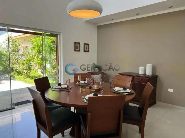 Casa / Sobrado para Venda em São José dos Campos/SP Jardim Estoril 5 Quartos