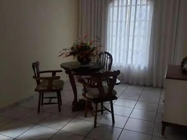 Casa / Sobrado para Venda em São José dos Campos/SP Jardim Guimarães 3 Quartos