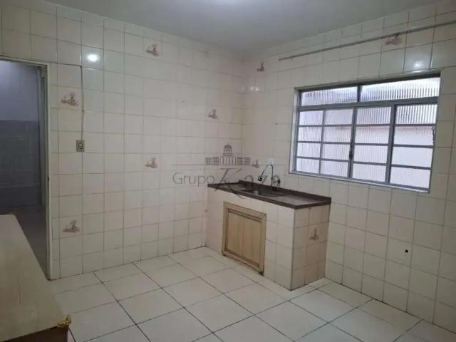 Casa / Sobrado para Venda em São José dos Campos/SP Jardim Ismênia 3 Quartos