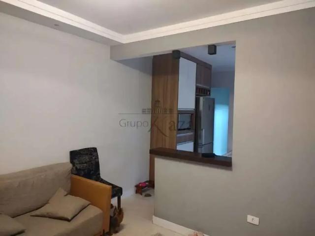 Casa / Sobrado para Venda em São José dos Campos/SP Jardim Ismênia 3 Quartos