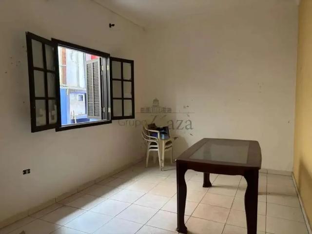 Casa / Sobrado para Venda em São José dos Campos/SP Jardim Ismênia 4 Quartos