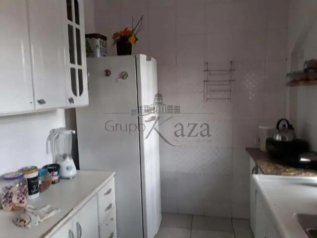 Casa / Sobrado para Venda em São José dos Campos/SP Jardim Ismênia 5 Quartos