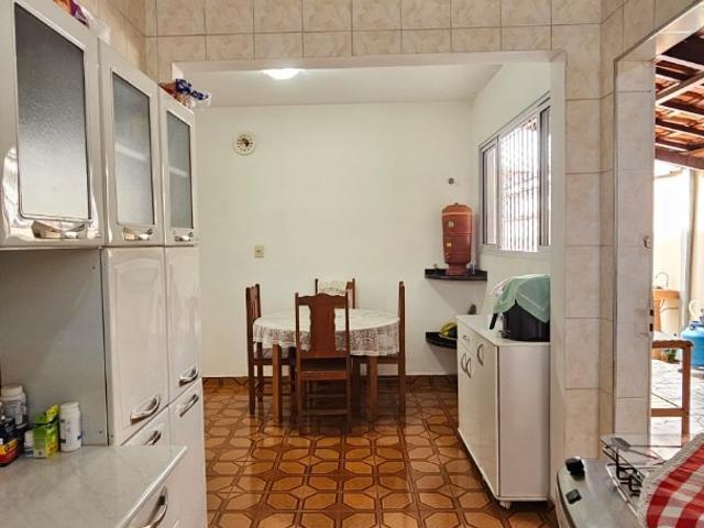 Casa / Sobrado para Venda em São José dos Campos/SP Jardim Paraíso 4 Quartos
