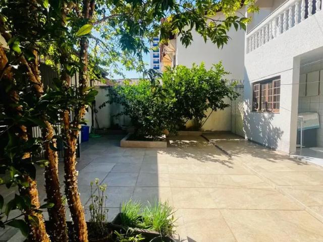 Casa / Sobrado para Venda em São José dos Campos/SP Jardim Paraíso 5 Quartos
