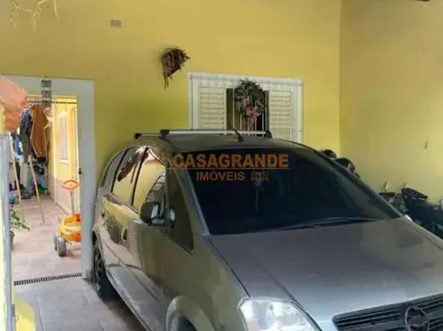 Casa / Sobrado para Venda em São José dos Campos/SP Jardim Pararangaba 3 Quartos