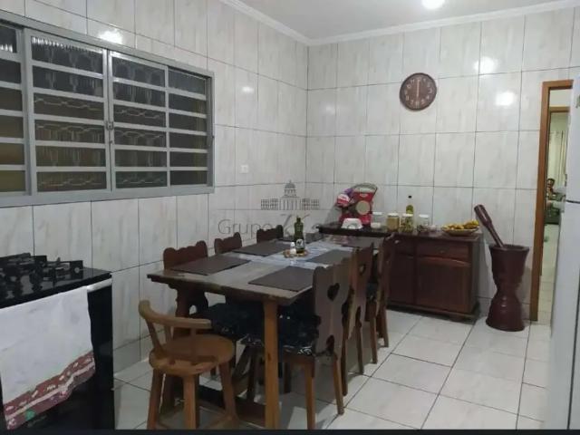 Casa / Sobrado para Venda em São José dos Campos/SP Jardim Pararangaba 3 Quartos