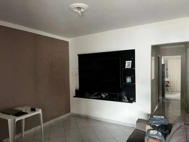 Casa / Sobrado para Venda em São José dos Campos/SP Jardim Portugal 4 Quartos