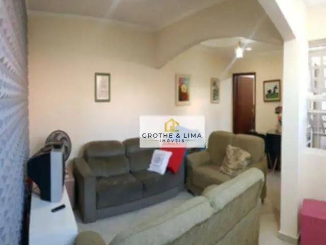 Casa / Sobrado para Venda em São José dos Campos/SP Jardim Portugal 5 Quartos