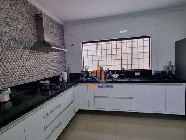 Casa / Sobrado para Venda em São José dos Campos/SP Jardim Portugal 5 Quartos