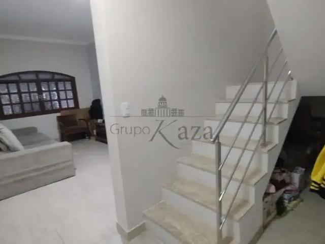 Casa / Sobrado para Venda em São José dos Campos/SP Jardim Sul 3 Quartos