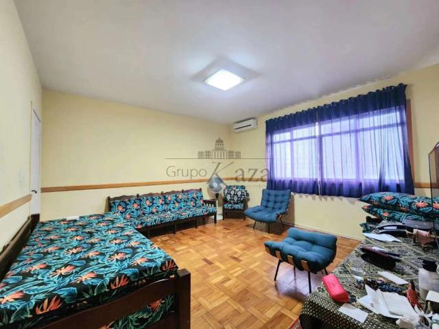 Casa / Sobrado para Venda em São José dos Campos/SP Jardim São Dimas 3 Quartos