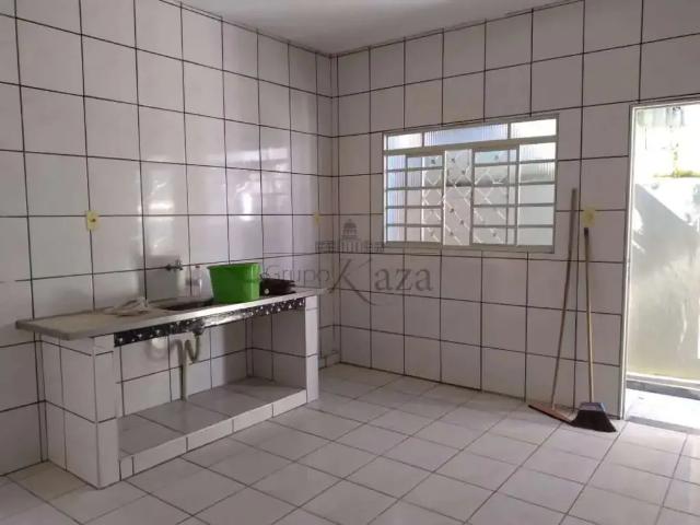 Casa / Sobrado para Venda em São José dos Campos/SP Jardim São Leopoldo 4 Quartos