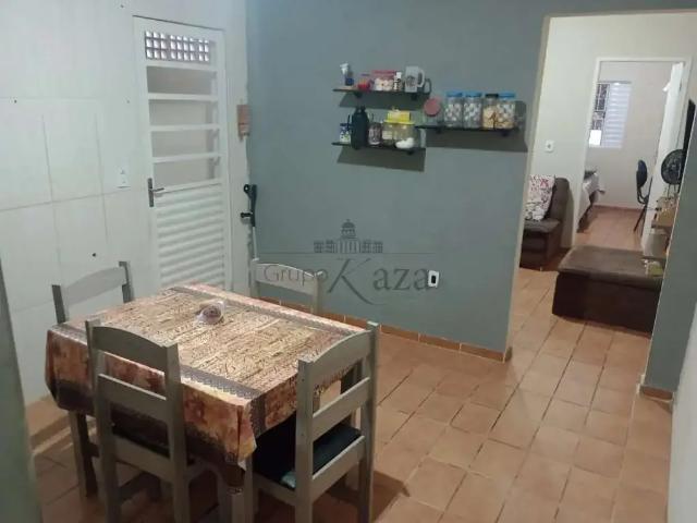 Casa / Sobrado para Venda em São José dos Campos/SP Jardim São Leopoldo 3 Quartos