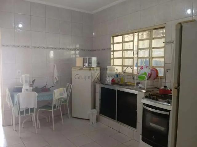 Casa / Sobrado para Venda em São José dos Campos/SP Jardim Satélite 3 Quartos