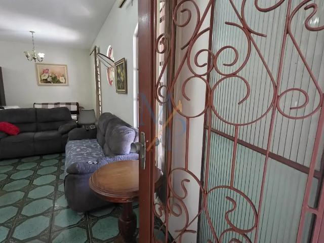 Casa / Sobrado para Venda em São José dos Campos/SP Jardim Satélite 3 Quartos