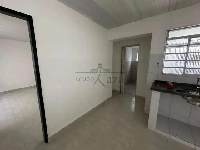 Casa / Sobrado para Venda em São José dos Campos/SP Jardim Satélite 4 Quartos